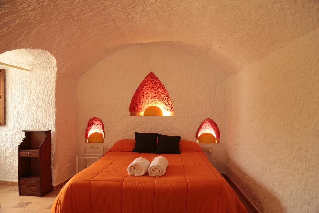 Cuevas La Chumbera Guest House Benalua de Guadix Exterior photo